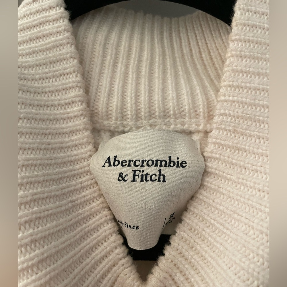Abercrombie Sleeveless Turtleneck Sweater - Picture 3 of 3